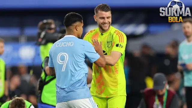 Momen Maarten Paes Hampiri Fans yang Bawa Bendera Indonesia dalam Laga MLS All-Stars Vs Liga MX All-Stars